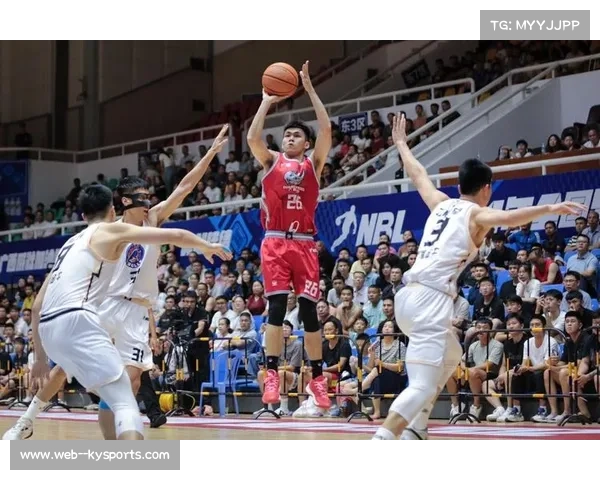 香港金牛队更名仪式举行 企业家捐赠纯金雕塑亮相主场荣耀时刻