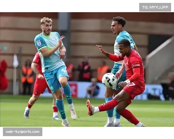 哈德斯菲尔德三中卫结构解析 本轮足总杯肋部空当被反复利用